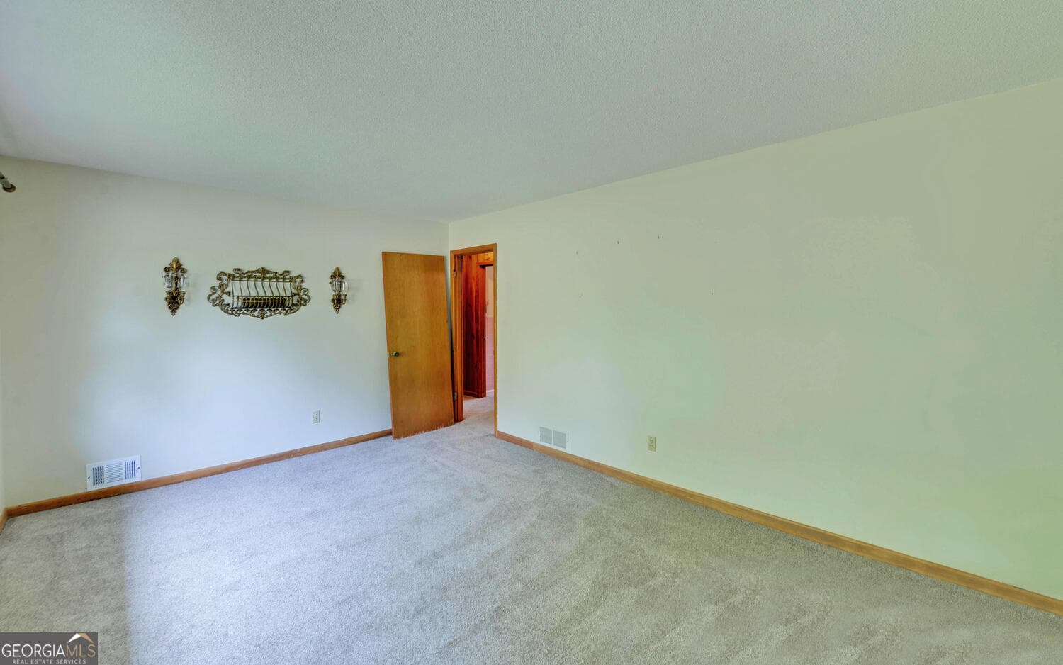 3 bedroom, 1.5 bathroom, 1,175 sq ft single family residence for sale at 586 Collins Road, Toccoa, GA 30577 — photo 6
