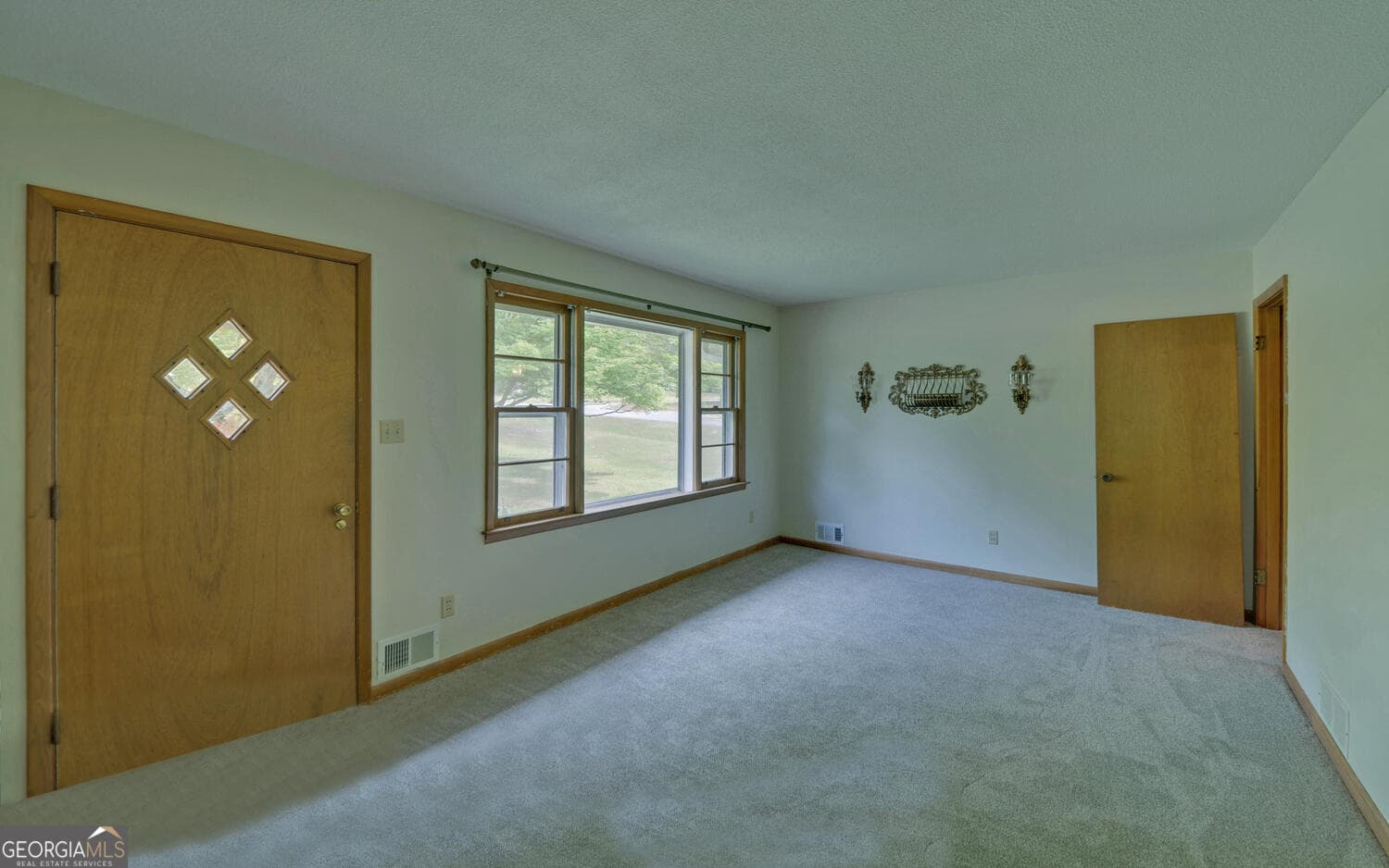 3 bedroom, 1.5 bathroom, 1,175 sq ft single family residence for sale at 586 Collins Road, Toccoa, GA 30577 — photo 5