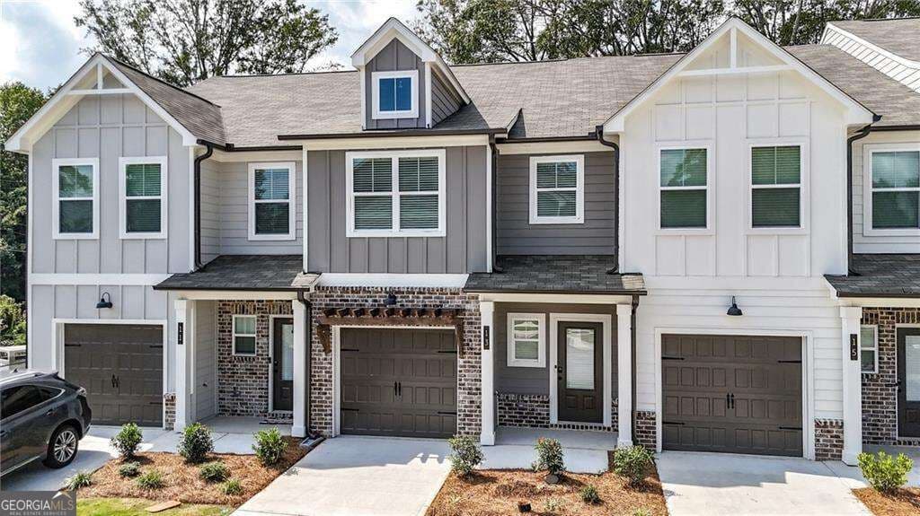 3 bedroom, 2.5 bathroom, 1,585 sq ft townhouse for sale at 13 Sparks Way, Austell, GA 30106 — photo 1 of 45