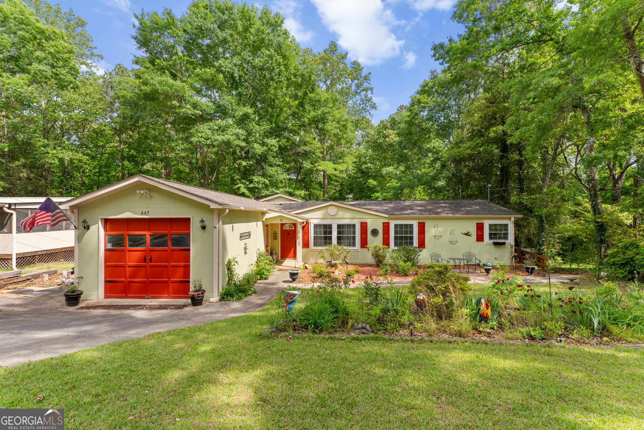 3 bedroom, 2 bathroom, 1,560 sq ft single family residence for sale at 647 Lake Harbor Trail, Martin, GA 30557