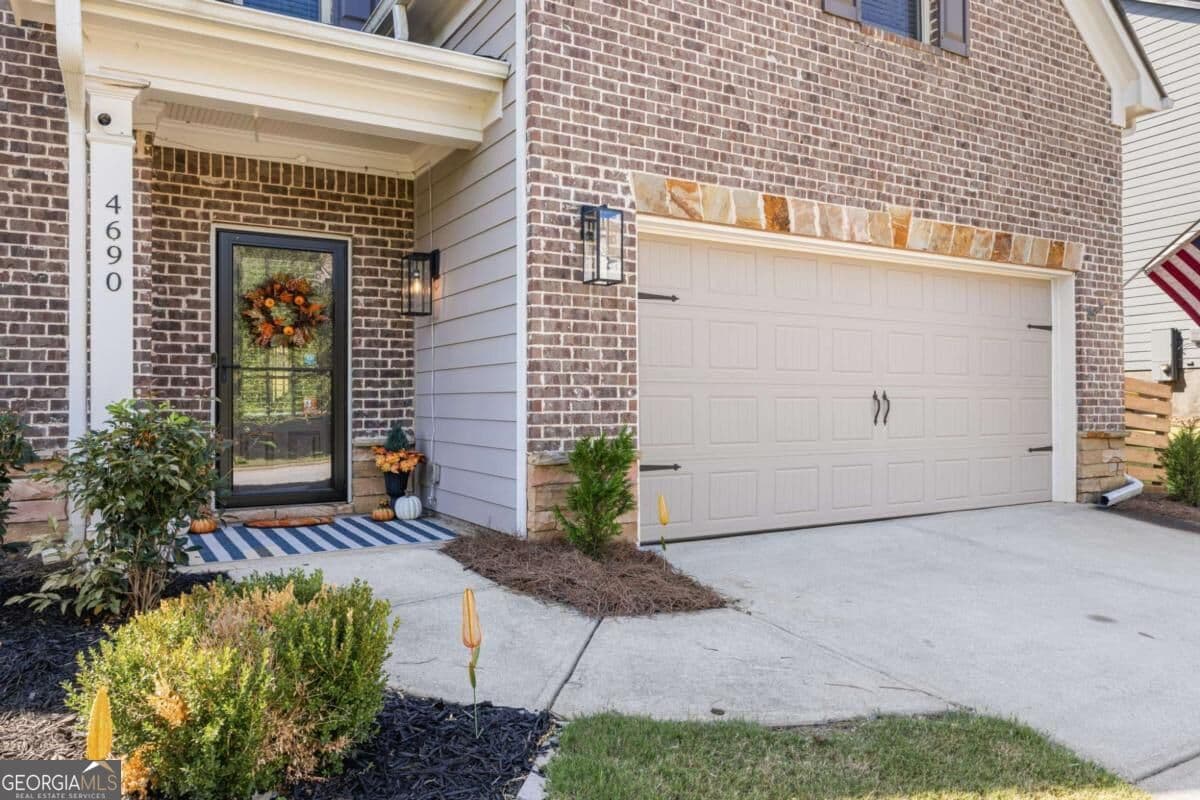 4 bedroom, 2.5 bathroom, 2,419 sq ft single family residence for sale at 4690 Settlers Grove Road, Cumming, GA 30028 — photo 2