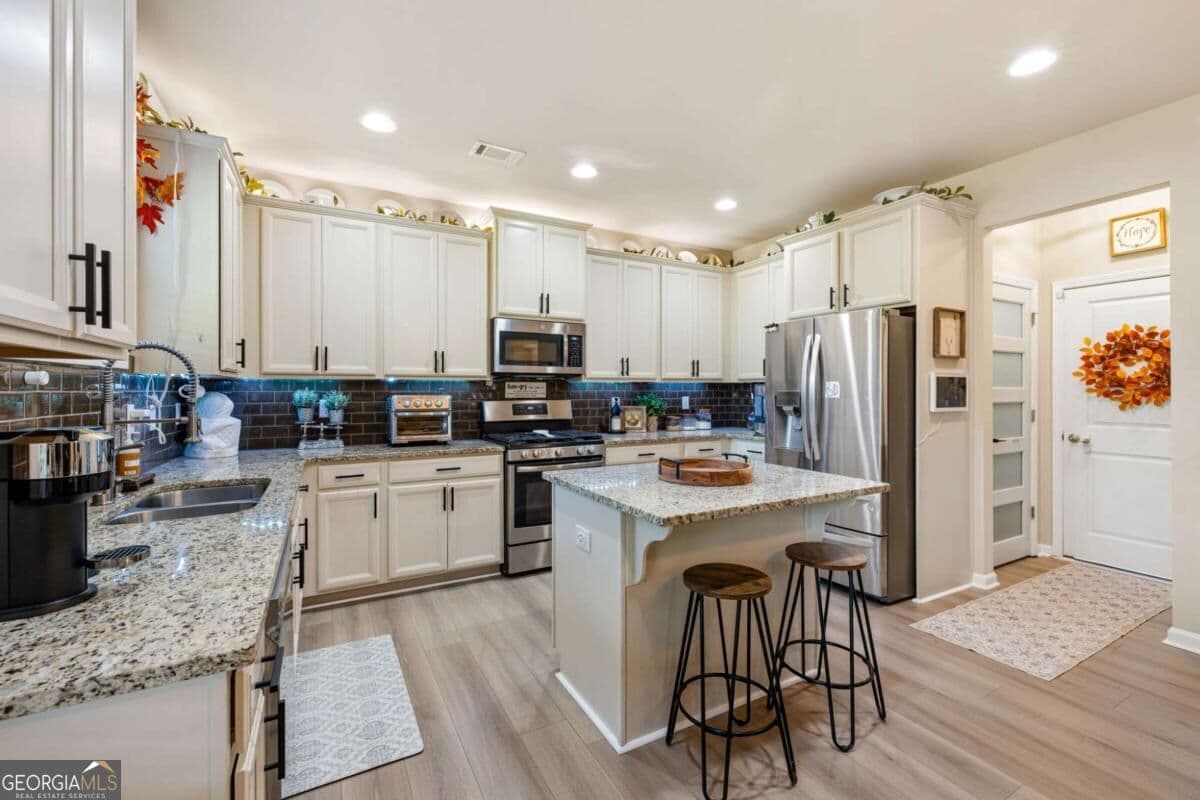 4 bedroom, 2.5 bathroom, 2,419 sq ft single family residence for sale at 4690 Settlers Grove Road, Cumming, GA 30028 — photo 9