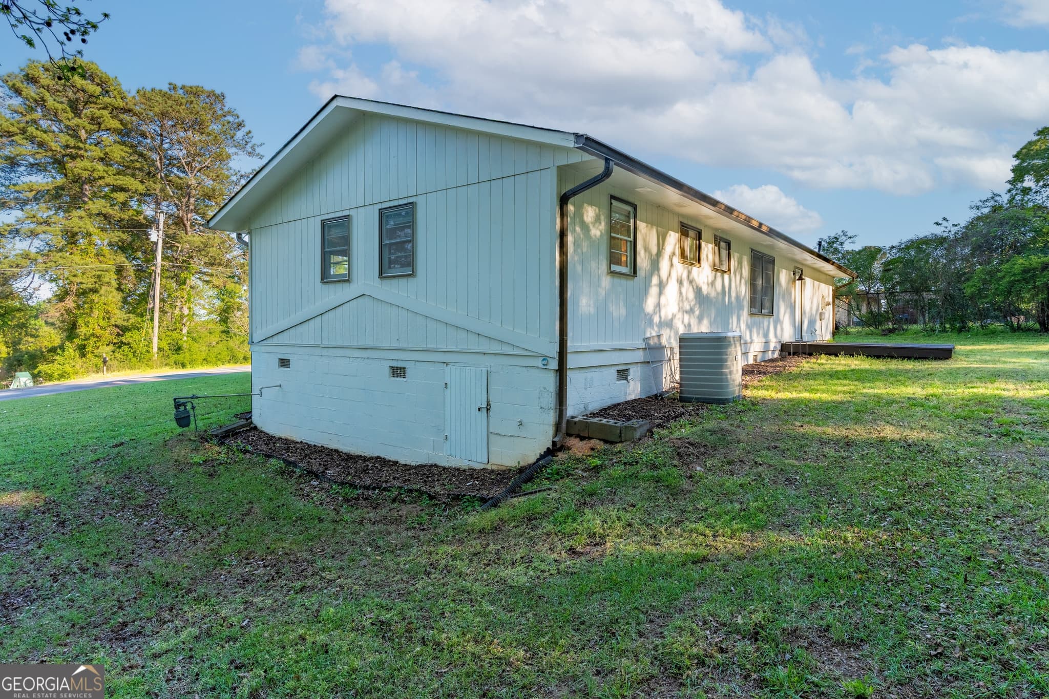 3 bedroom, 1.5 bathroom single family residence for rent at 2290 Pinetree Lane, Conyers, GA 30012 for $1,650 a month — photo 8