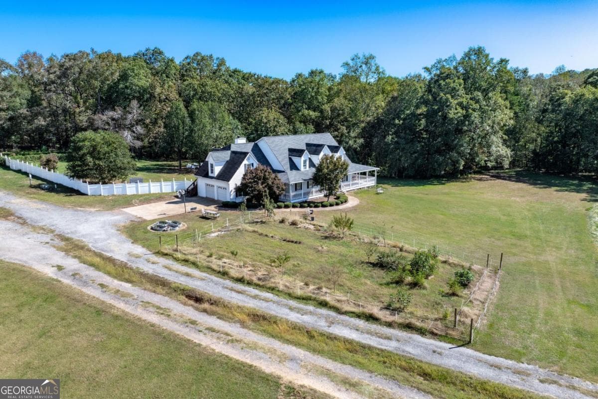 5 bedroom, 4.5 bathroom, 6,216 sq ft single family residence for sale at 422 Blessings Lane, Nicholson, GA 30565 — photo 4