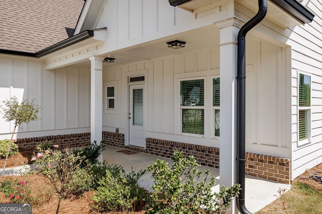 4 bedroom, 3.5 bathroom, 2,647 sq ft single family residence for sale at 15 Richmond Drive, Statham, GA 30666 — photo 3