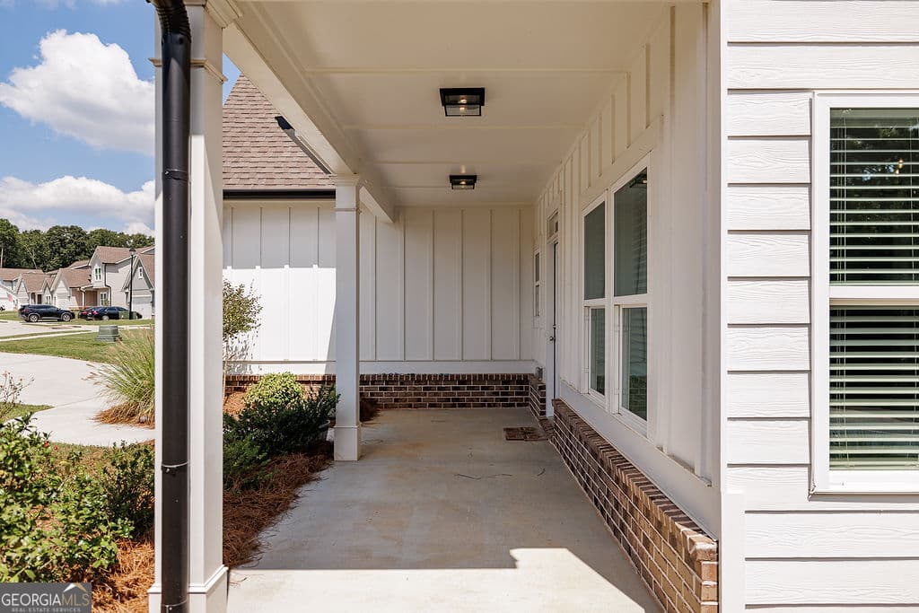 4 bedroom, 3.5 bathroom, 2,647 sq ft single family residence for sale at 15 Richmond Drive, Statham, GA 30666 — photo 4