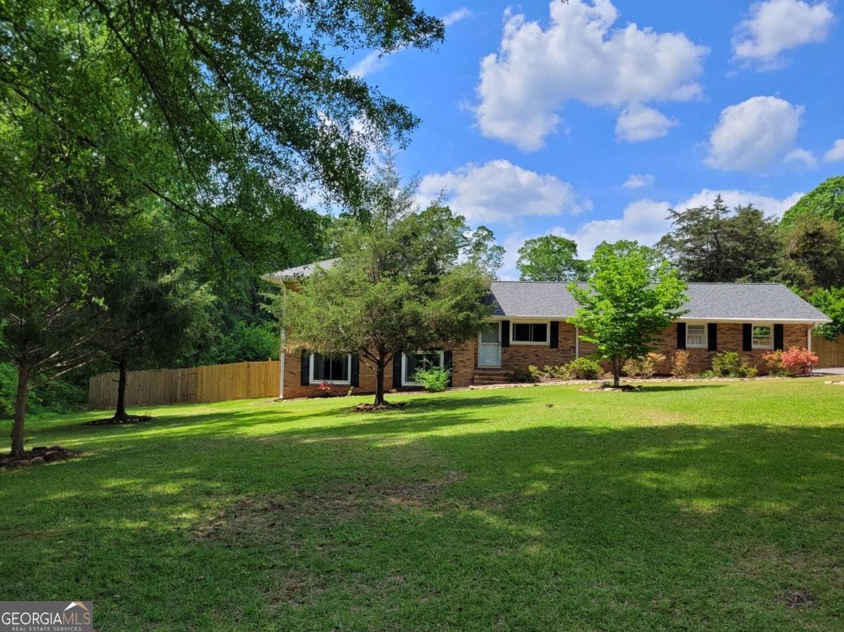 4 bedroom, 3.5 bathroom, 2,385 sq ft single family residence sold at 23 Post Oak Drive, Hull, GA 30646