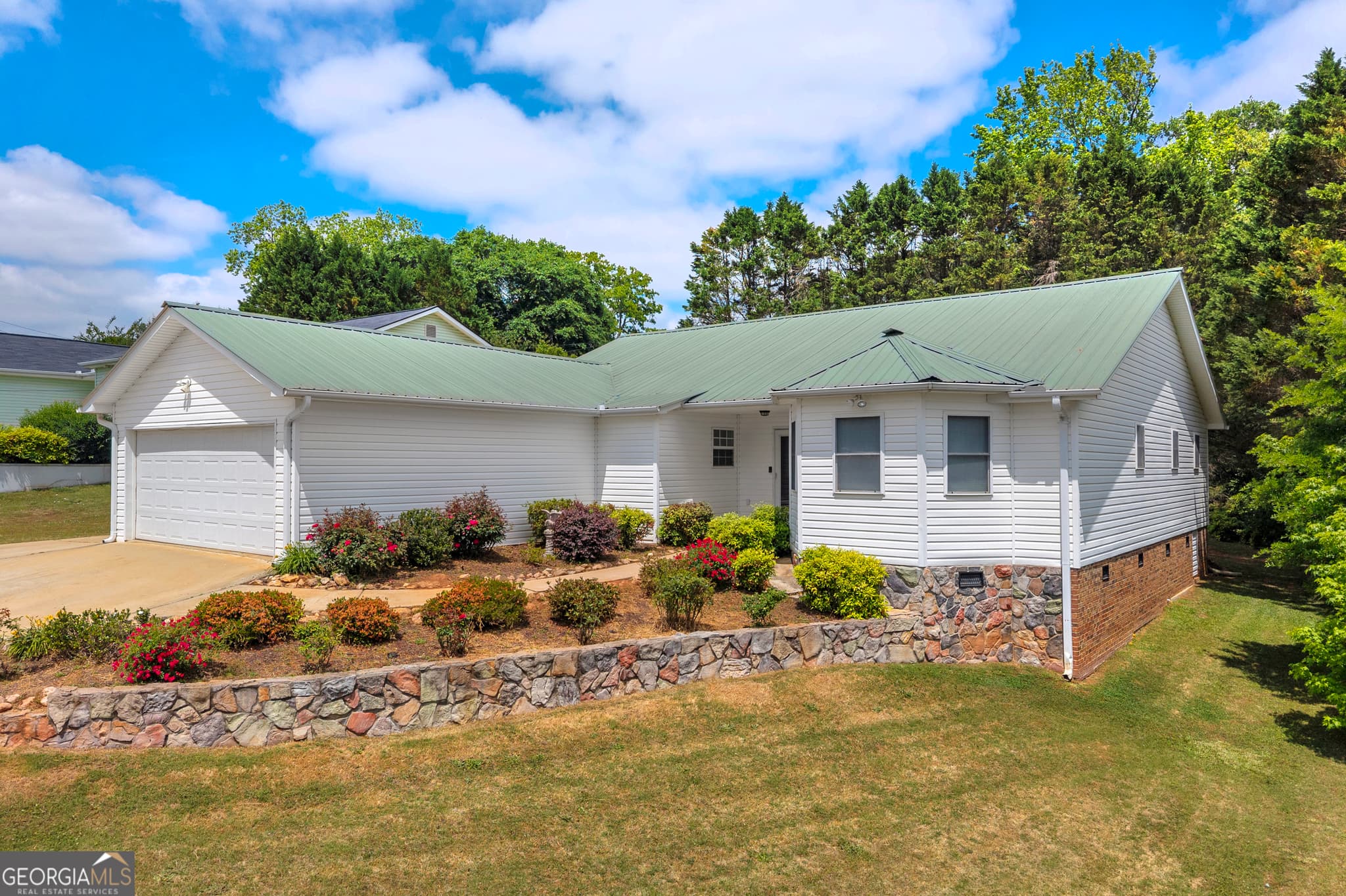 3 bedroom, 2 bathroom, 2,172 sq ft single family residence for sale at 99 Parker Street, Carnesville, GA 30521 — photo 2