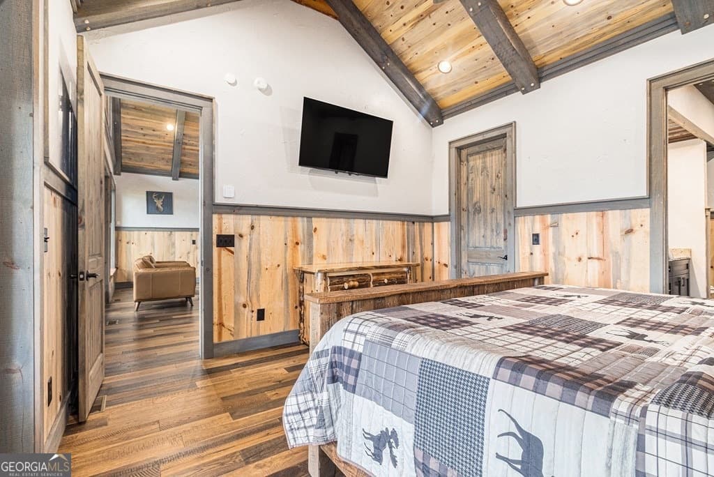 5 bedroom, 4.5 bathroom, 3,848 sq ft cabin,single family residence for sale at 142 Mountain Trace, Ellijay, GA 30540 — photo 6