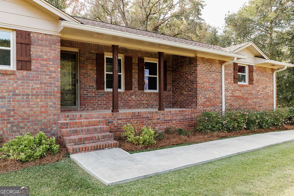 3 bedroom, 2 bathroom, 1,656 sq ft single family residence for sale at 133 Woodhurst Drive, Hartwell, GA 30643 — photo 1 of 37