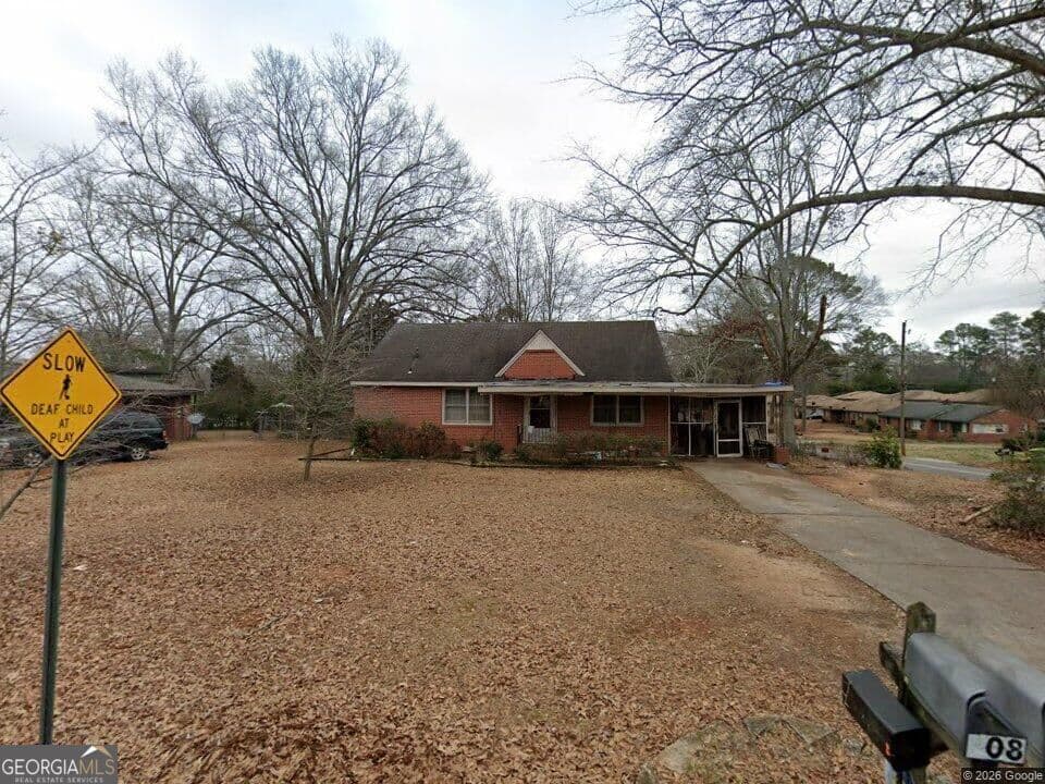2 bedroom, 2 bathroom, 1,550 sq ft single family residence for sale at 308 Cherokee Circle, Griffin, GA 30224