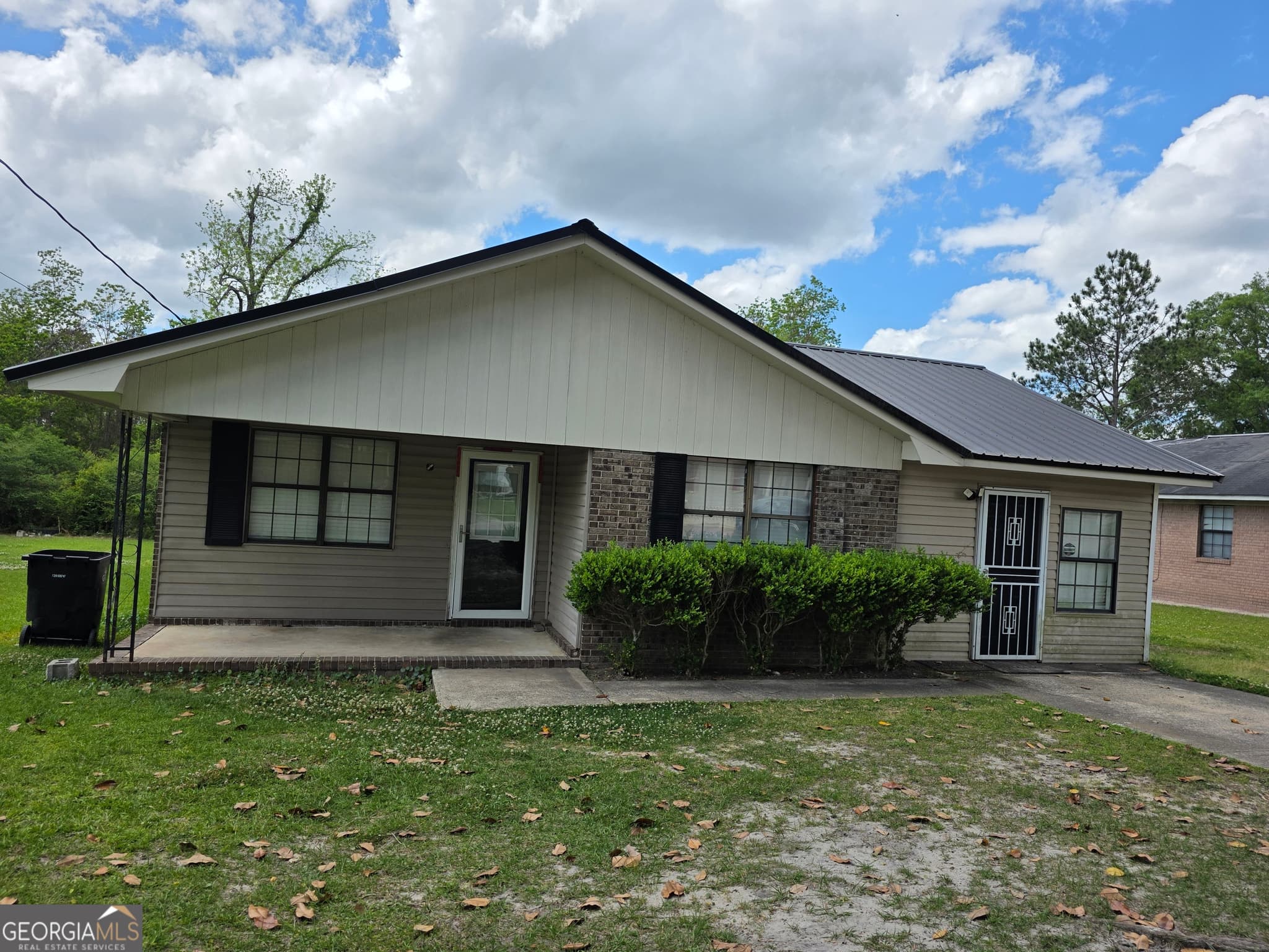 3 bedroom, 1 bathroom, 1,450 sq ft single family residence for sale at 1513 Wynn Avenue, Douglas, GA 31533