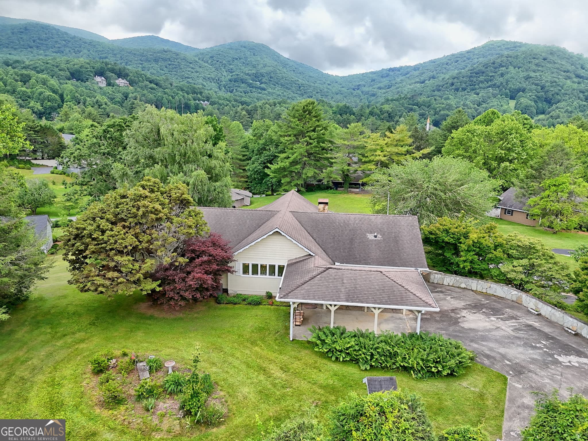 4 bedroom, 5.5 bathroom, 3,923 sq ft single family residence for sale at 70 Fairway Lane, Sky Valley, GA 30537 — photo 2