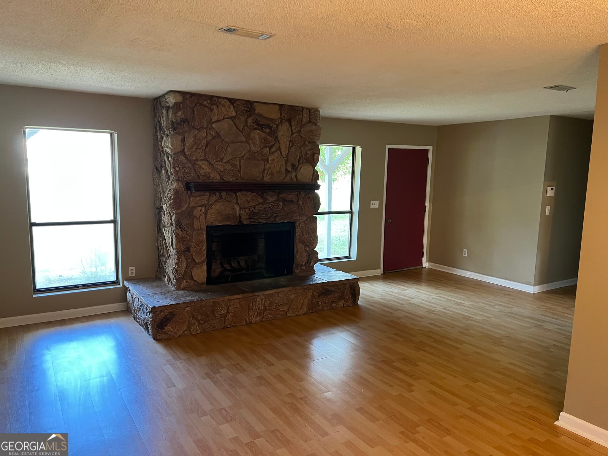 3 bedroom, 2 bathroom, 1,312 sq ft single family residence for rent at 203 Courtney Place, St. Marys, GA 31558 for $1,700 a month — photo 3