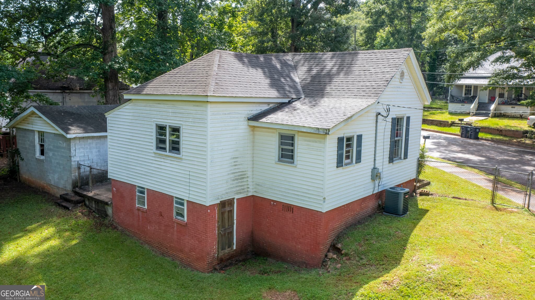 1 bedroom, 1 bathroom, 986 sq ft single family residence under contract at 11 North Street, Manchester, GA 31816 — photo 3
