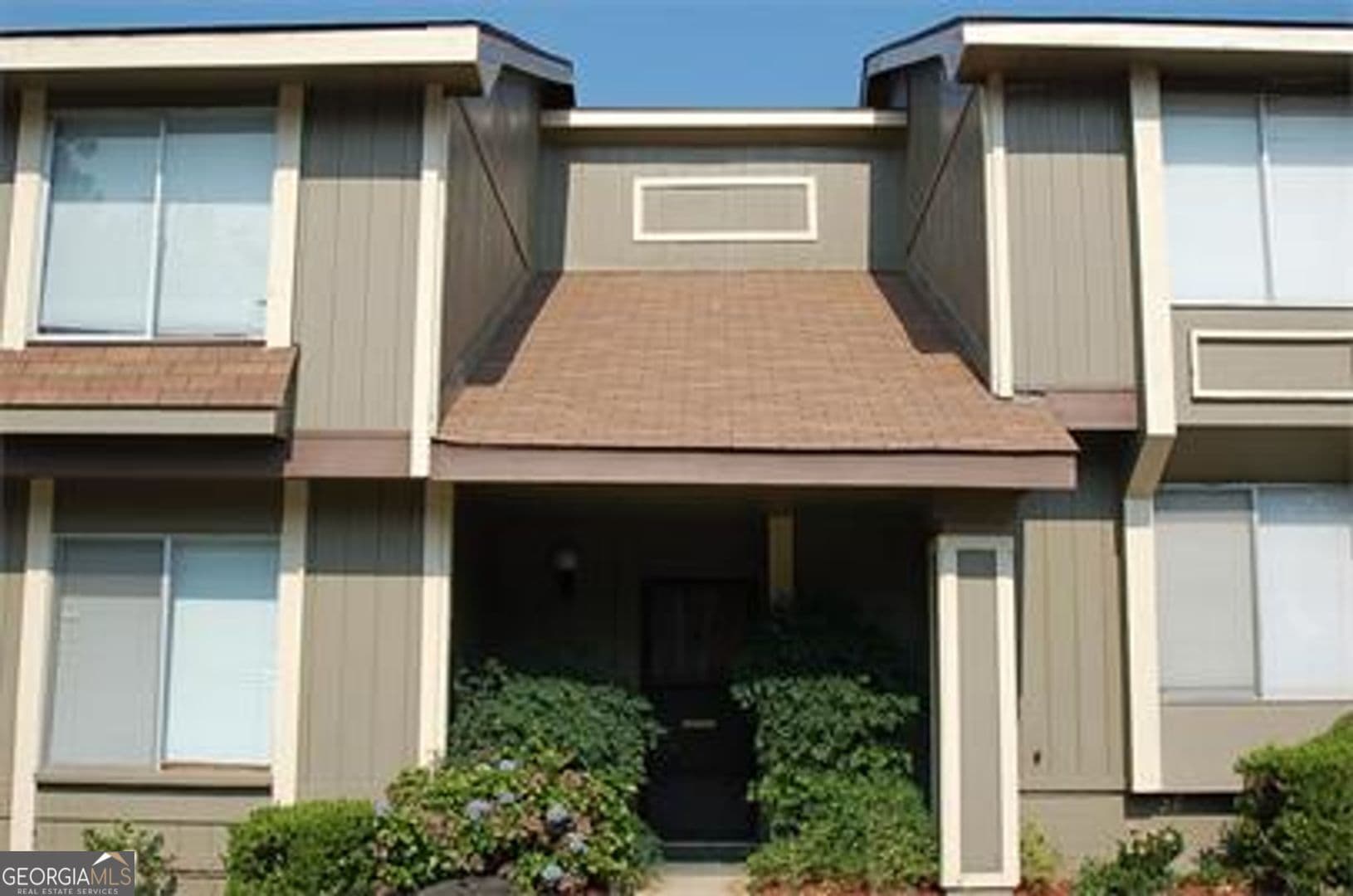3 bedroom, 1.5 bathroom, 1,318 sq ft condominium for rent at 142 Stoneridge Drive, Warner Robins, GA 31088 for $1,450 a month — photo 1 of 1