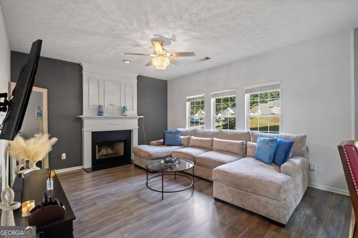 4 bedroom, 2.5 bathroom, 2,202 sq ft single family residence for sale at 473 Concord Circle, Mcdonough, GA 30253 — photo 4