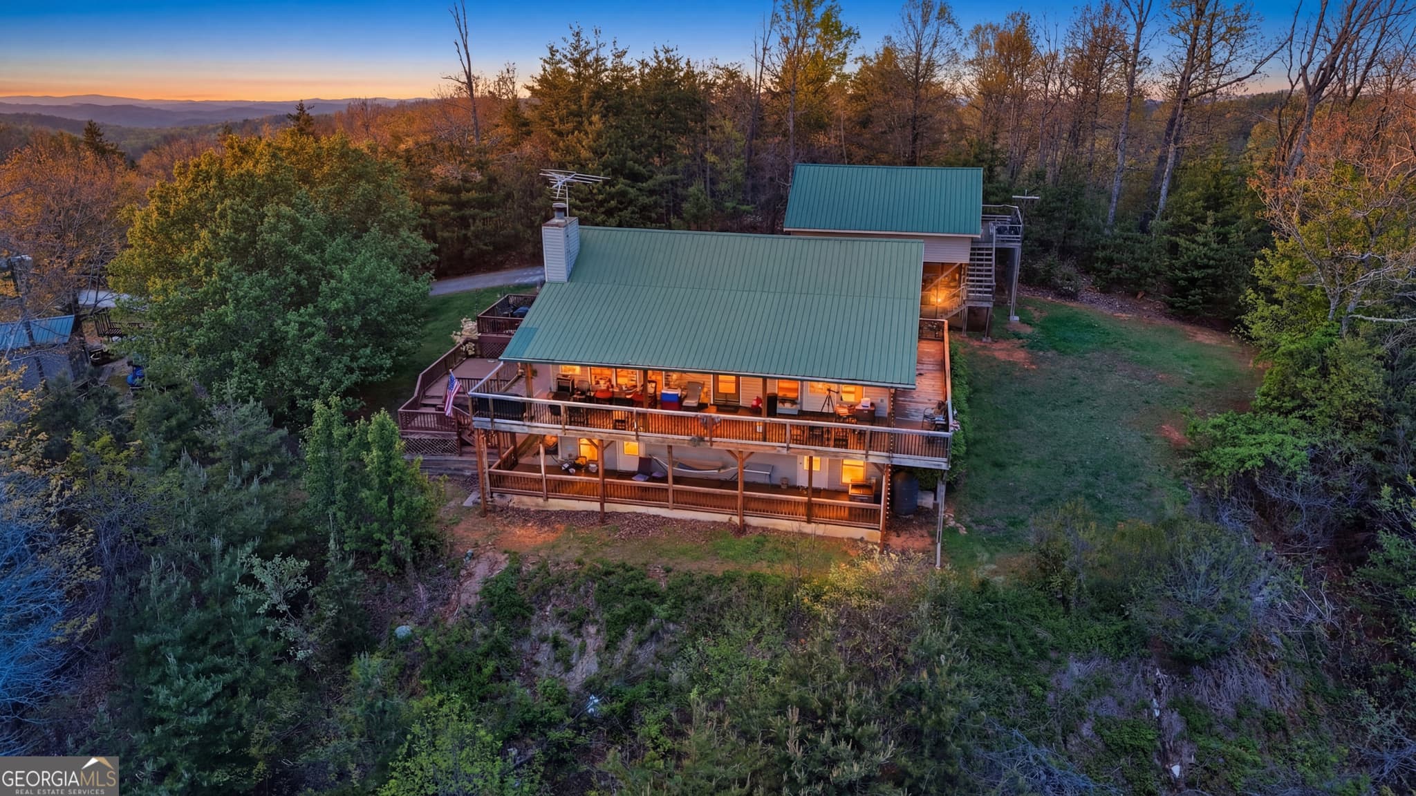 3 bedroom, 2 bathroom, 2,200 sq ft single family residence for sale at 378 Matadore Vista, Sautee Nacoochee, GA 30571 — photo 3