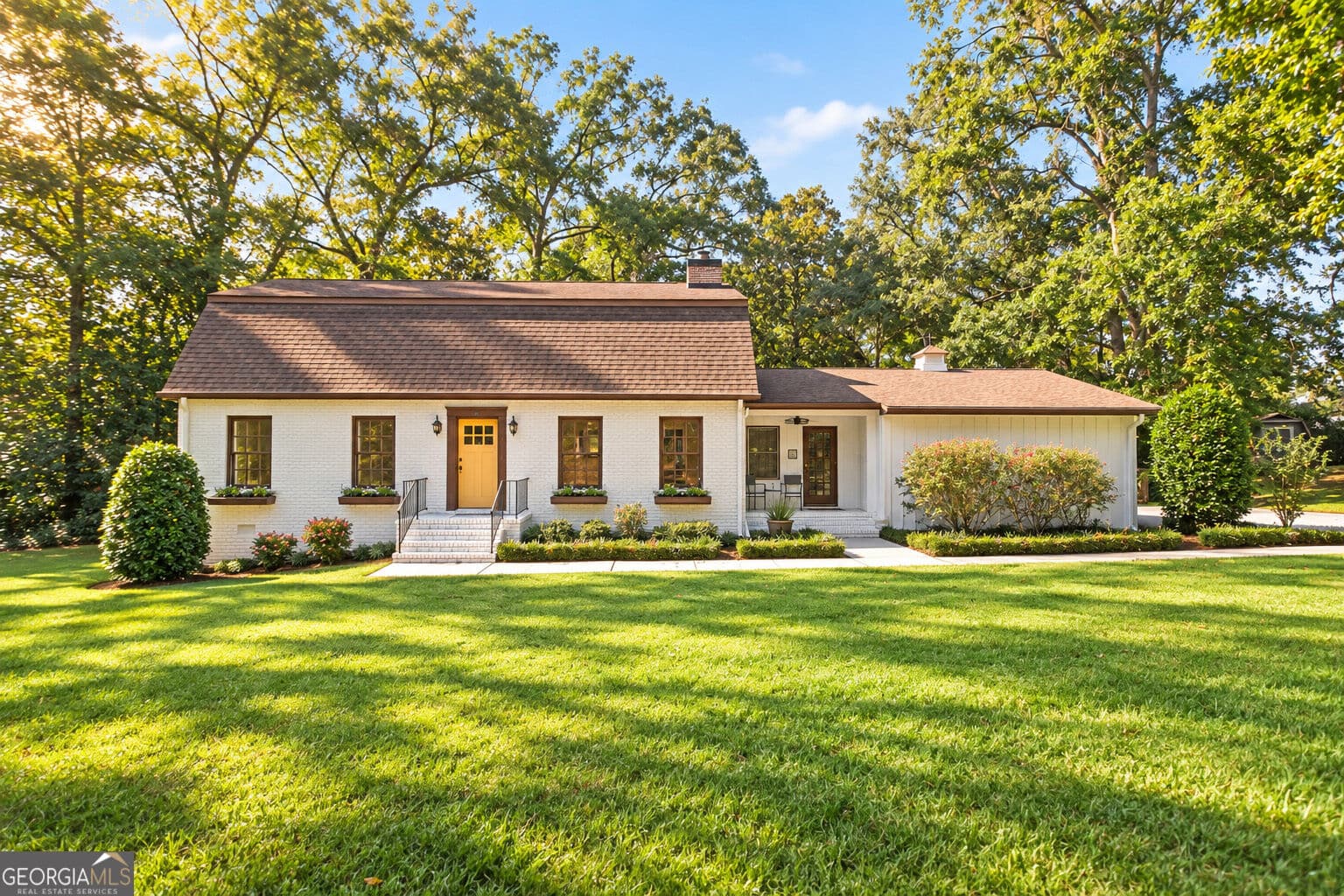 4 bedroom, 3 bathroom, 2,744 sq ft single family residence for sale at 38 Sherwood Drive, Newnan, GA 30263 — photo 1 of 41