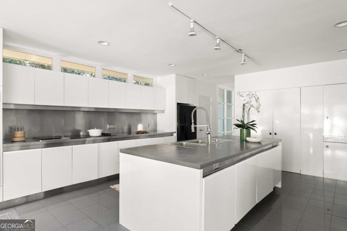 4 bedroom, 5 bathroom single family residence for sale at 423 Hillside Drive, Atlanta, GA 30342 — photo 9