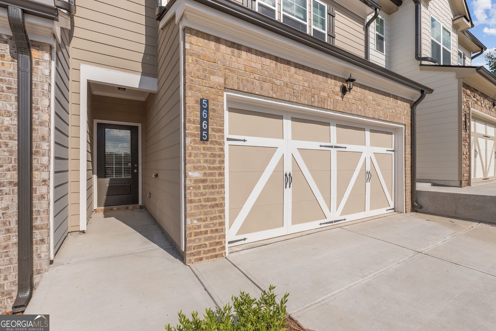 3 bedroom, 2.5 bathroom townhouse for sale at 5665 Overview Drive, Flowery Branch, GA 30542 — photo 3