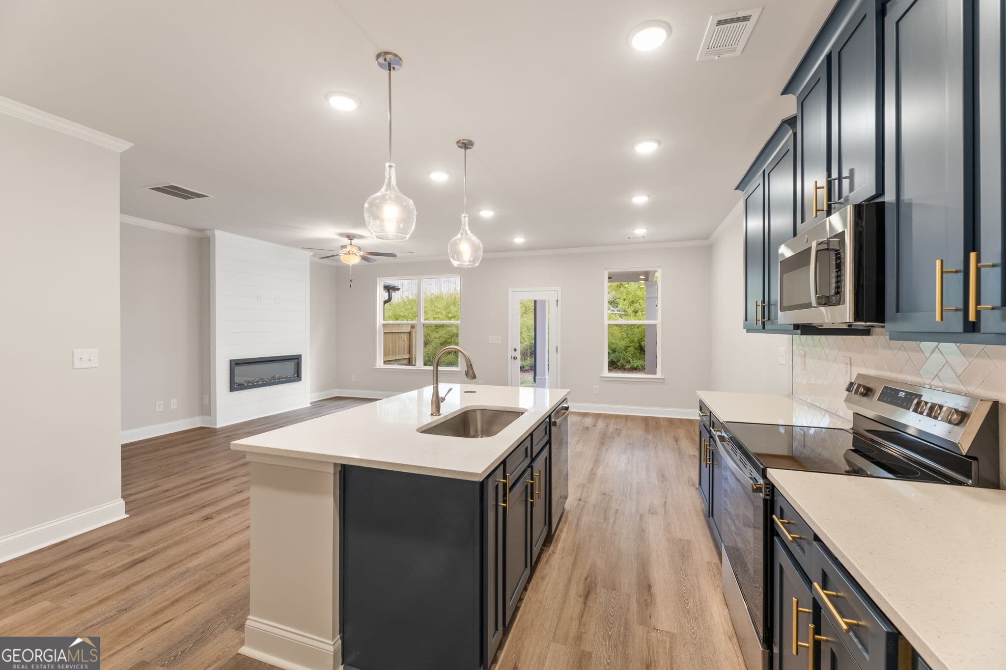 3 bedroom, 2.5 bathroom townhouse for sale at 5665 Overview Drive, Flowery Branch, GA 30542 — photo 9