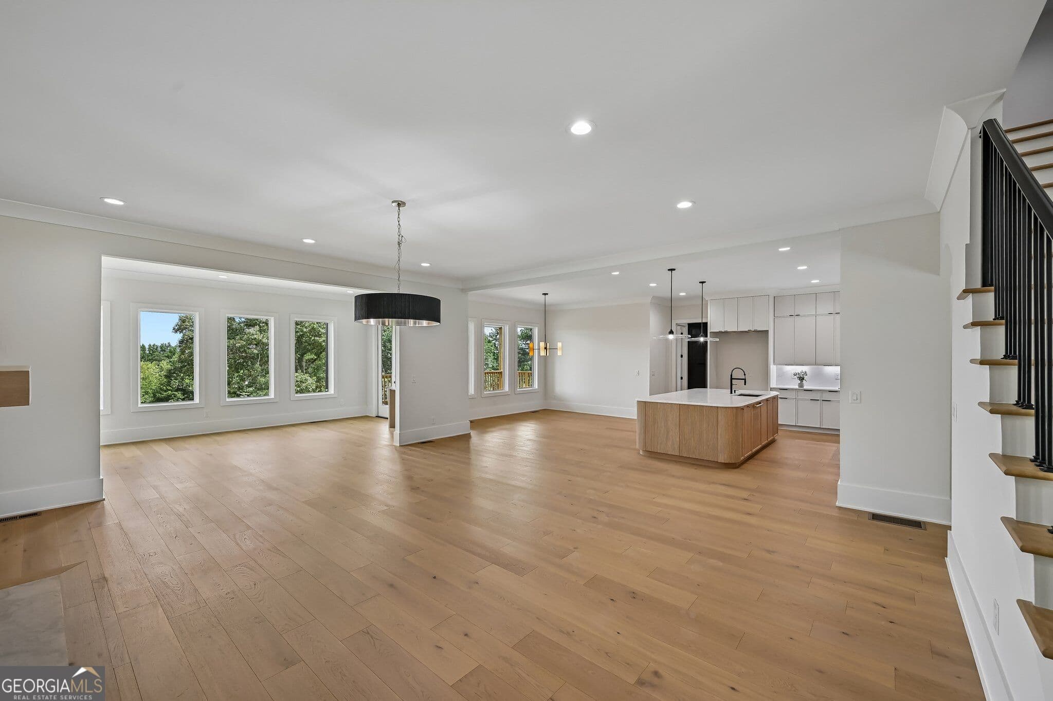 5 bedroom, 5.5 bathroom, 5,782 sq ft single family residence for sale at 3263 N Bogan Road, Buford, GA 30519 — photo 4