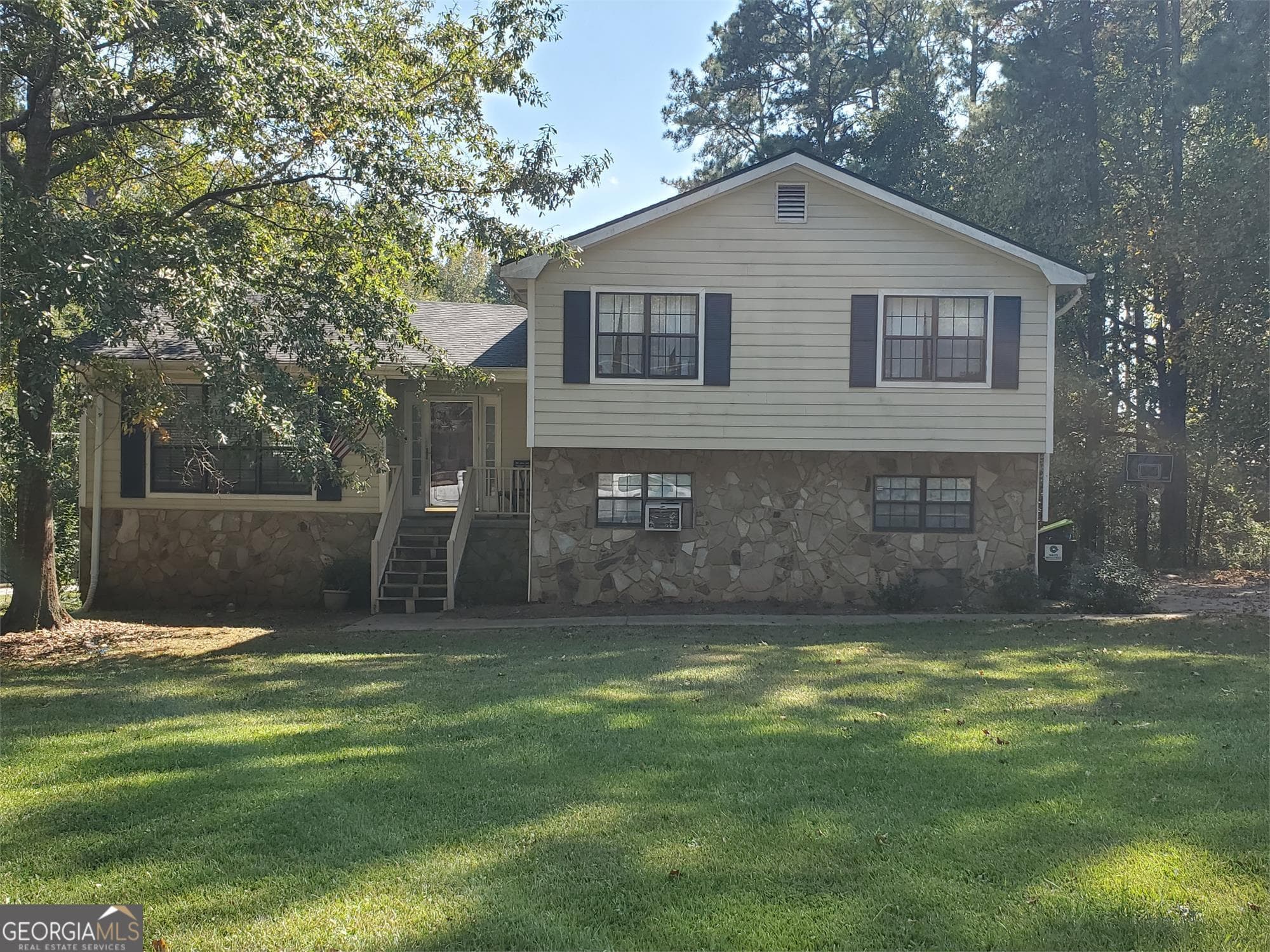 4 bedroom, 4 bathroom, 1,388 sq ft single family residence for sale at 821 Greenwood Trail, Conyers, GA 30094 — photo 1 of 2