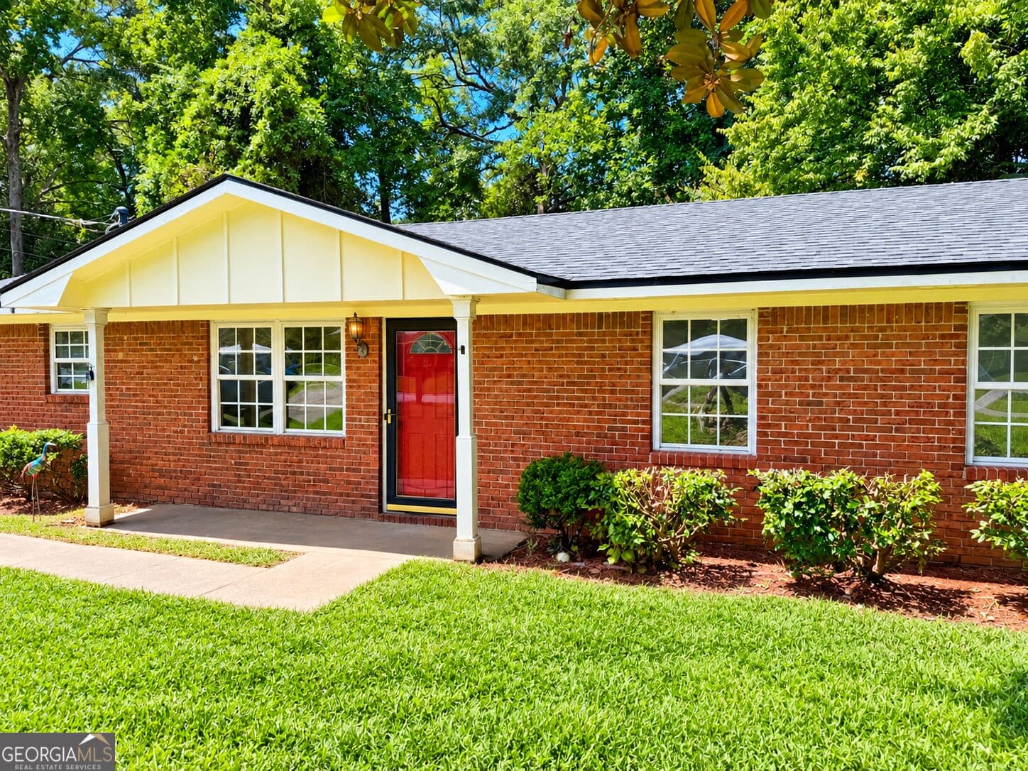 3 bedroom, 1 bathroom, 1,222 sq ft single family residence for sale at 506 Windsor Drive, Manchester, GA 31816 — photo 1 of 25
