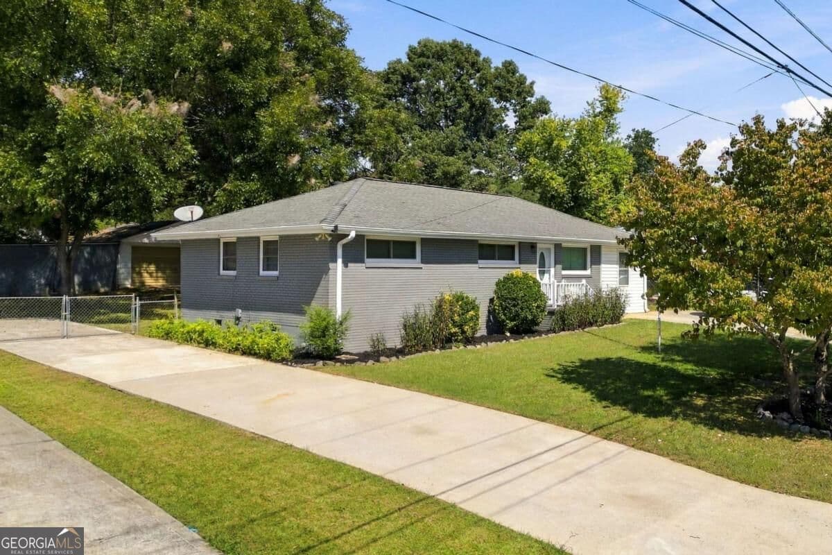 3 bedroom, 1 bathroom, 1,150 sq ft single family residence for sale at 179 Long Drive, Marietta, GA 30060 — photo 2