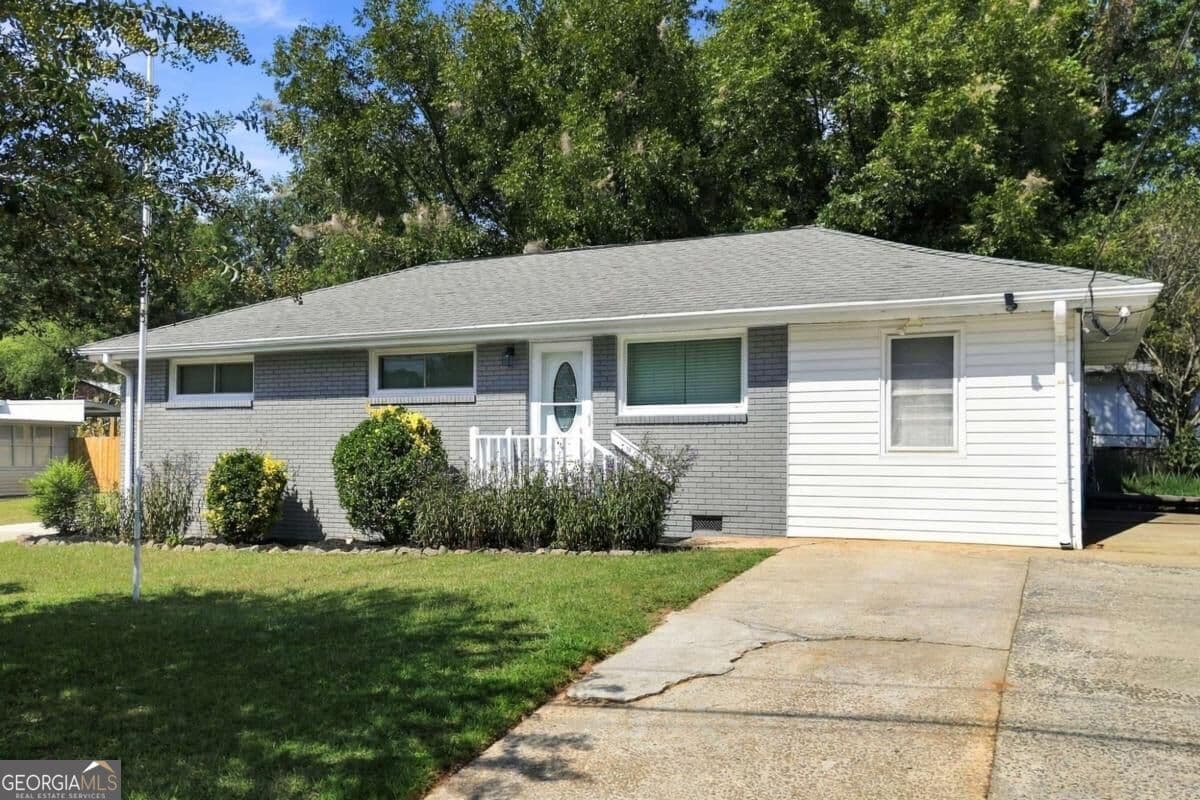 3 bedroom, 1 bathroom, 1,150 sq ft single family residence for sale at 179 Long Drive, Marietta, GA 30060
