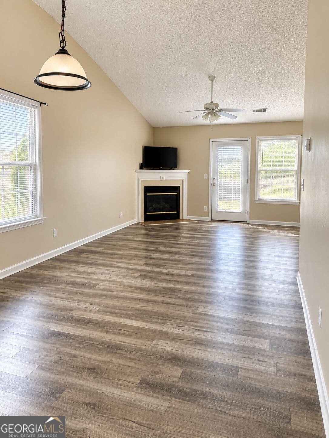 2 bedroom, 2 bathroom, 1,209 sq ft townhouse for sale at 1775 Summerwoods Lane, Griffin, GA 30224 — photo 3