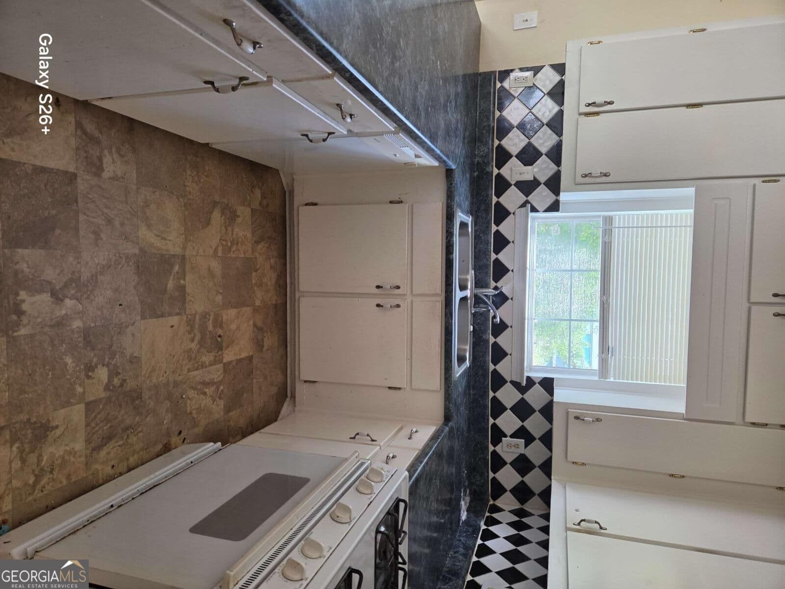3 bedroom, 2 bathroom single family residence for sale at 8257 Mountain Pass, Riverdale, GA 30274 — photo 5