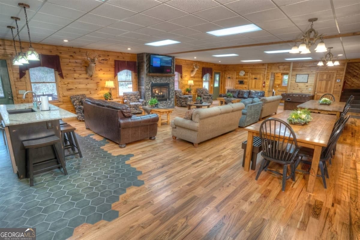 6 bedroom, 4.5 bathroom, 3,248 sq ft cabin,single family residence for sale at 481 Chastain Road, Sautee Nacoochee, GA 30571 — photo 3