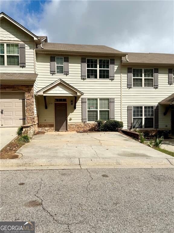 3 bedroom, 2.5 bathroom townhouse for rent at 4153 Park Chase Drive, East Point, GA 30344 for $1,795 a month — photo 2