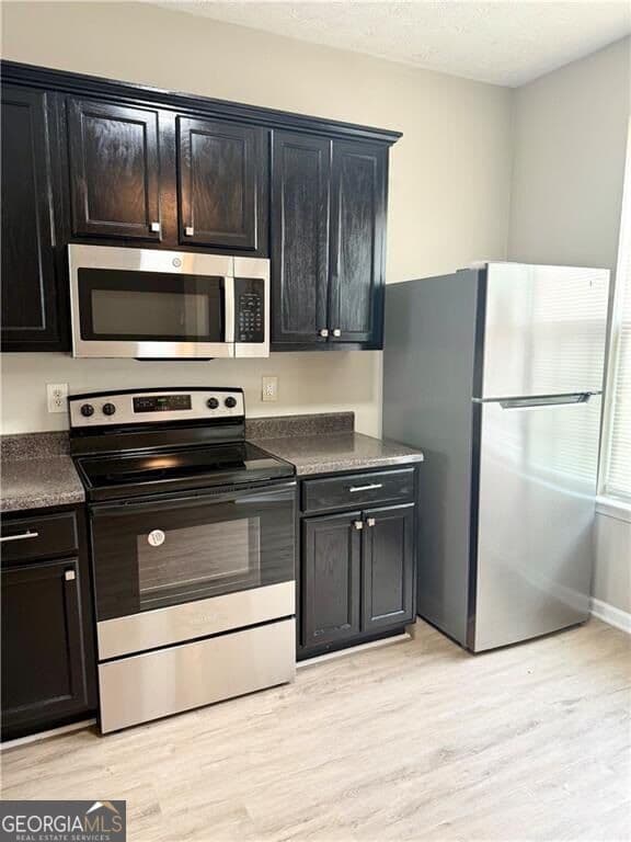 3 bedroom, 2.5 bathroom townhouse for rent at 4153 Park Chase Drive, East Point, GA 30344 for $1,795 a month — photo 6