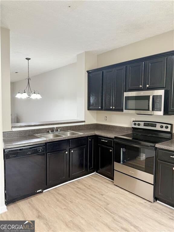 3 bedroom, 2.5 bathroom townhouse for rent at 4153 Park Chase Drive, East Point, GA 30344 for $1,795 a month — photo 5