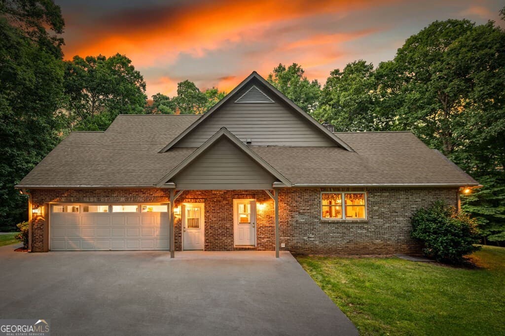 4 bedroom, 4 bathroom, 5,722 sq ft single family residence for sale at 541 Davis Road, Blue Ridge, GA 30513 — photo 4