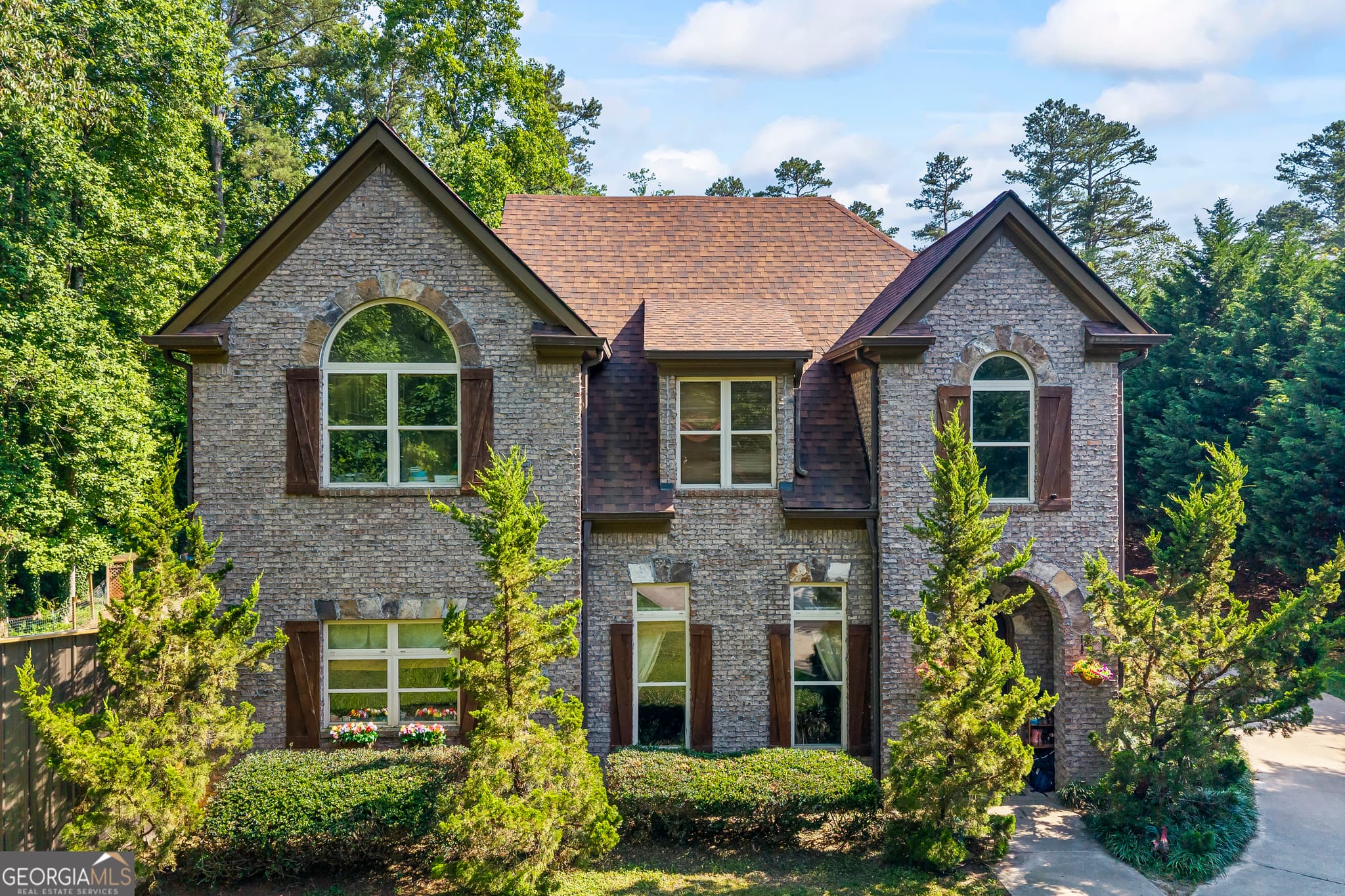 7 bedroom, 6.5 bathroom, 3,171 sq ft single family residence for sale at 9315 Meadowbrook Drive, Gainesville, GA 30506 — photo 2