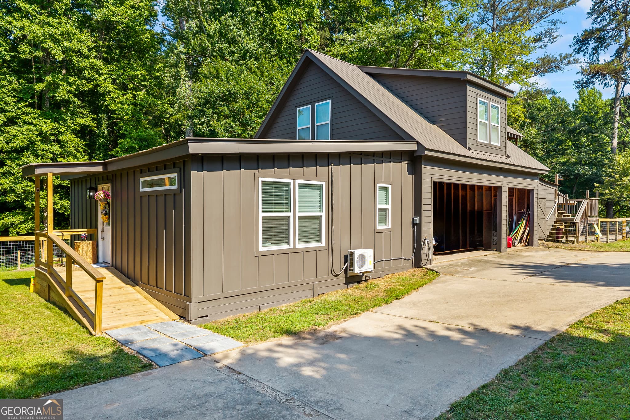 7 bedroom, 6.5 bathroom, 3,171 sq ft single family residence for sale at 9315 Meadowbrook Drive, Gainesville, GA 30506 — photo 7