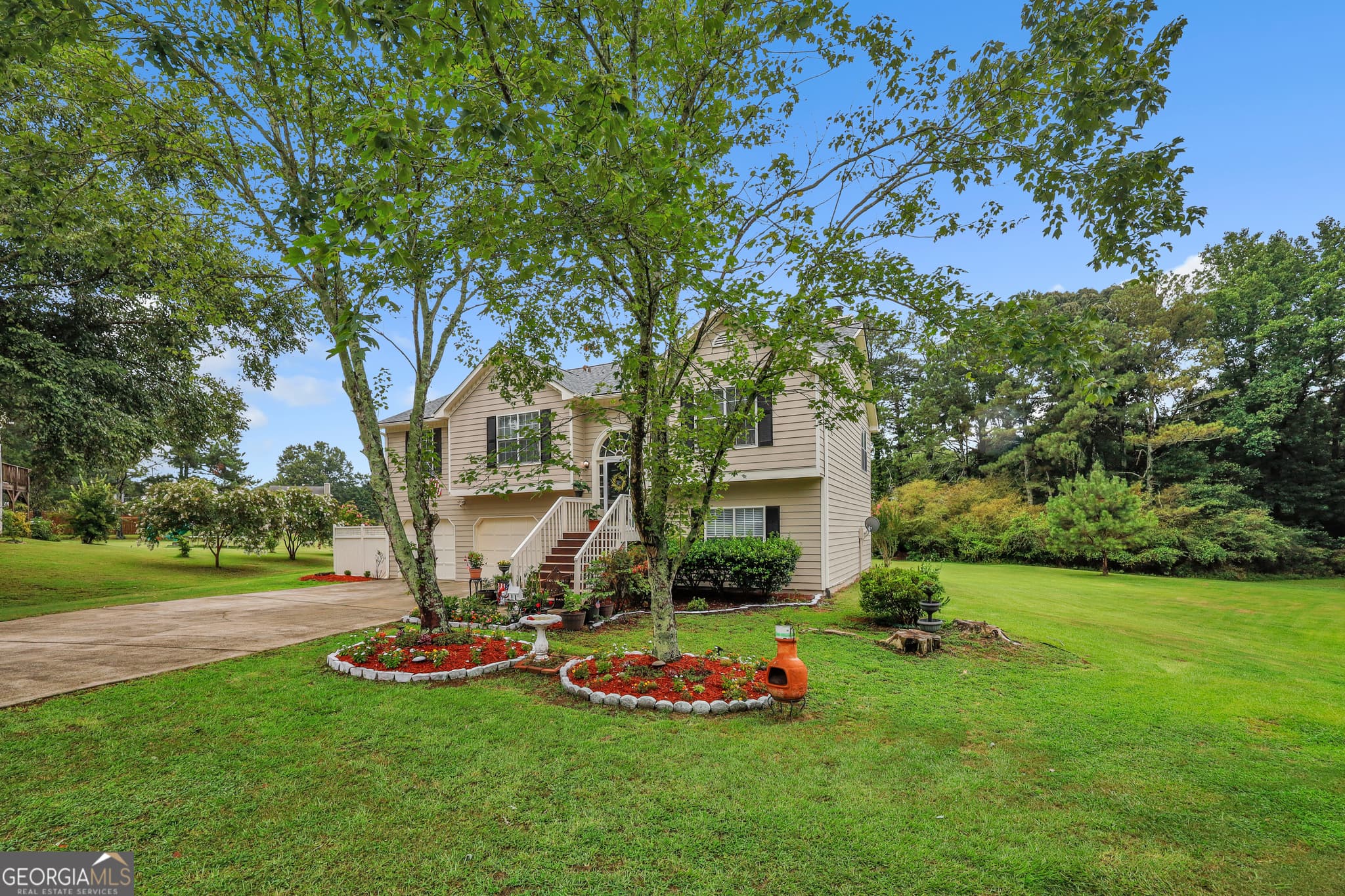 3 bedroom, 2.5 bathroom, 2,600 sq ft single family residence for sale at 401 Nicole Court, Winder, GA 30680 — photo 2
