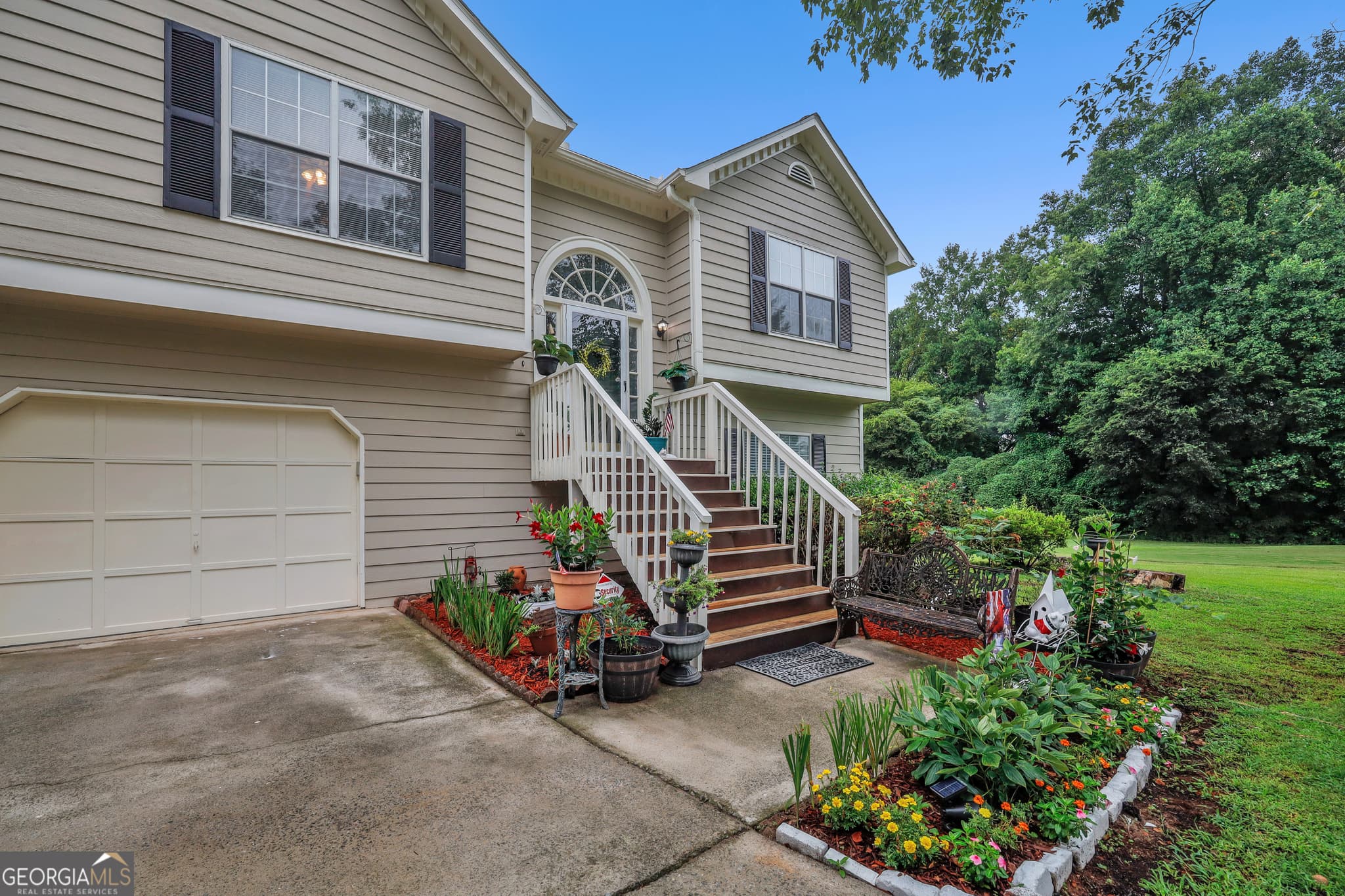 3 bedroom, 2.5 bathroom, 2,600 sq ft single family residence for sale at 401 Nicole Court, Winder, GA 30680 — photo 3