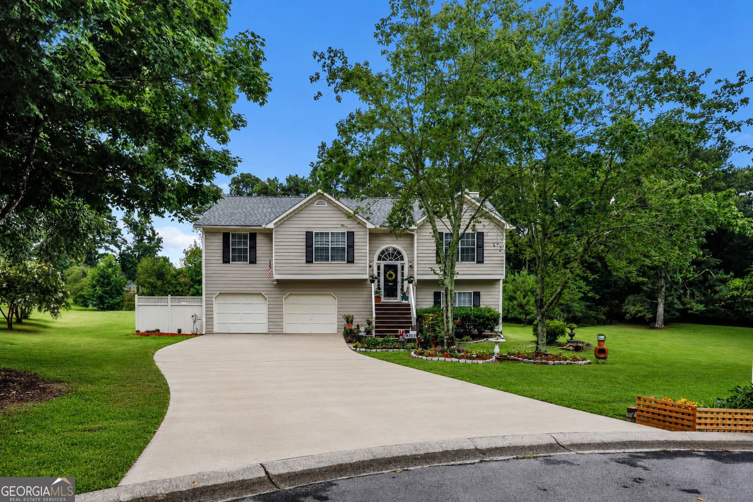 3 bedroom, 2.5 bathroom, 2,600 sq ft single family residence for sale at 401 Nicole Court, Winder, GA 30680 — photo 1 of 57