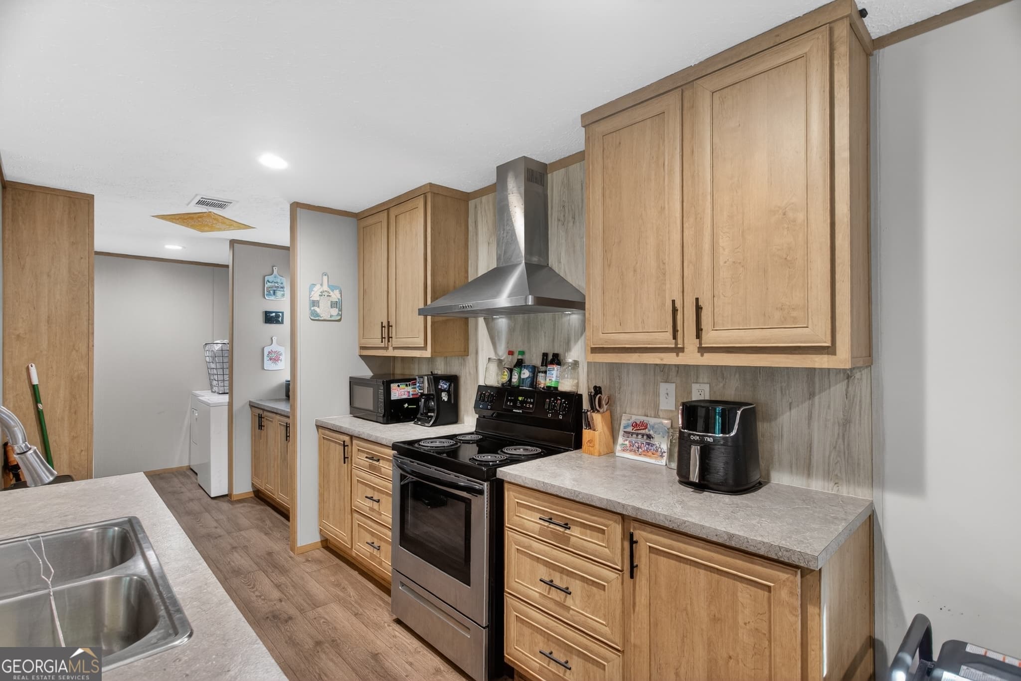 3 bedroom, 2 bathroom, 1,568 sq ft manufactured home,single family residence for sale at 219 Compass Road, Jesup, GA 31545 — photo 4