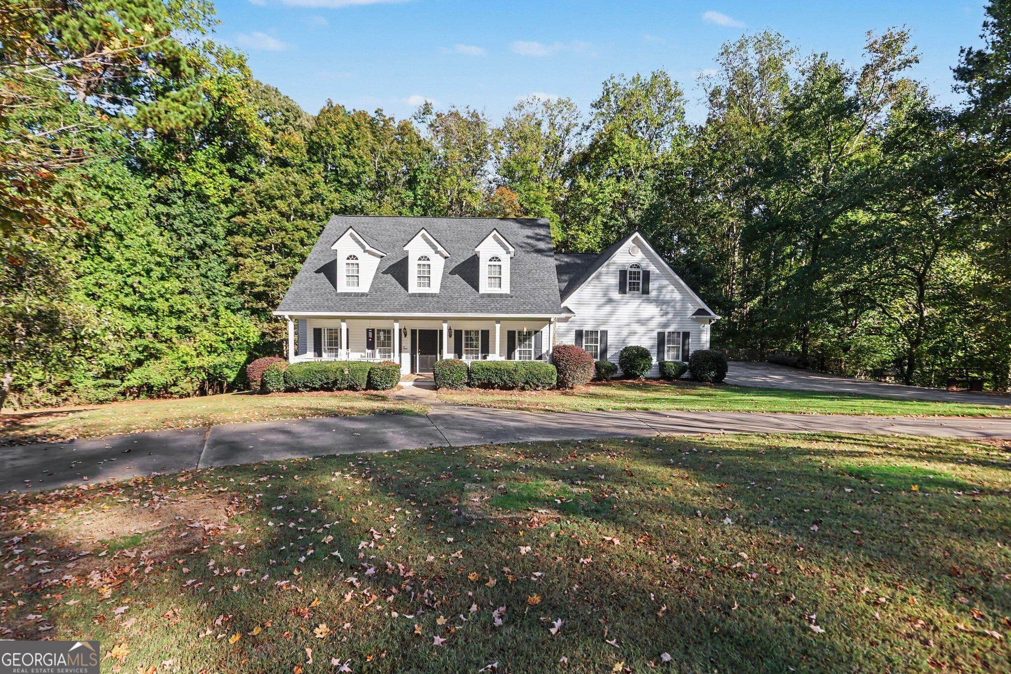 3 bedroom, 4.5 bathroom, 3,352 sq ft single family residence for sale at 235 Line Creek Cir, Sharpsburg, GA 30277 — photo 2
