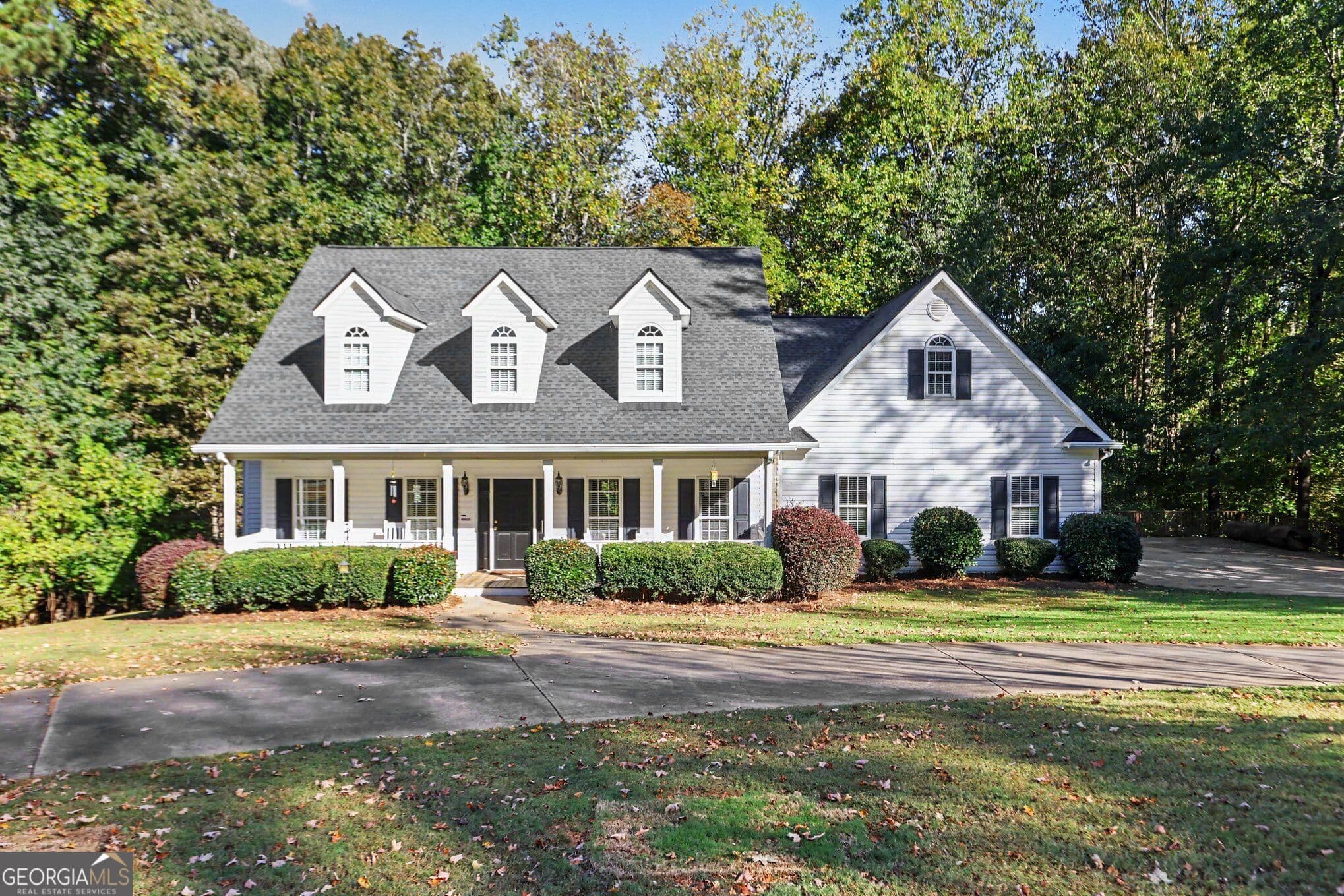 3 bedroom, 4.5 bathroom, 3,352 sq ft single family residence for sale at 235 Line Creek Cir, Sharpsburg, GA 30277 — photo 3