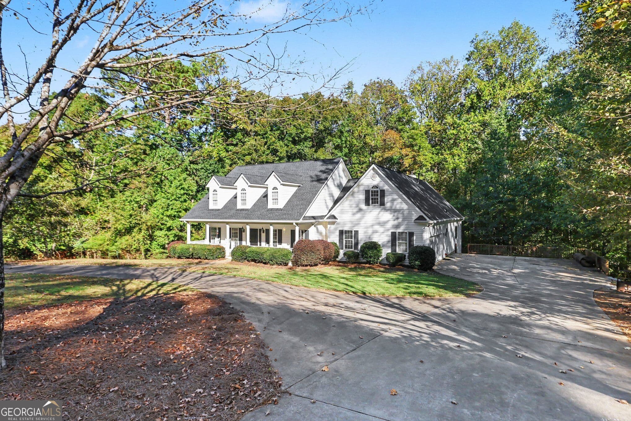 3 bedroom, 4.5 bathroom, 3,352 sq ft single family residence for sale at 235 Line Creek Cir, Sharpsburg, GA 30277 — photo 4