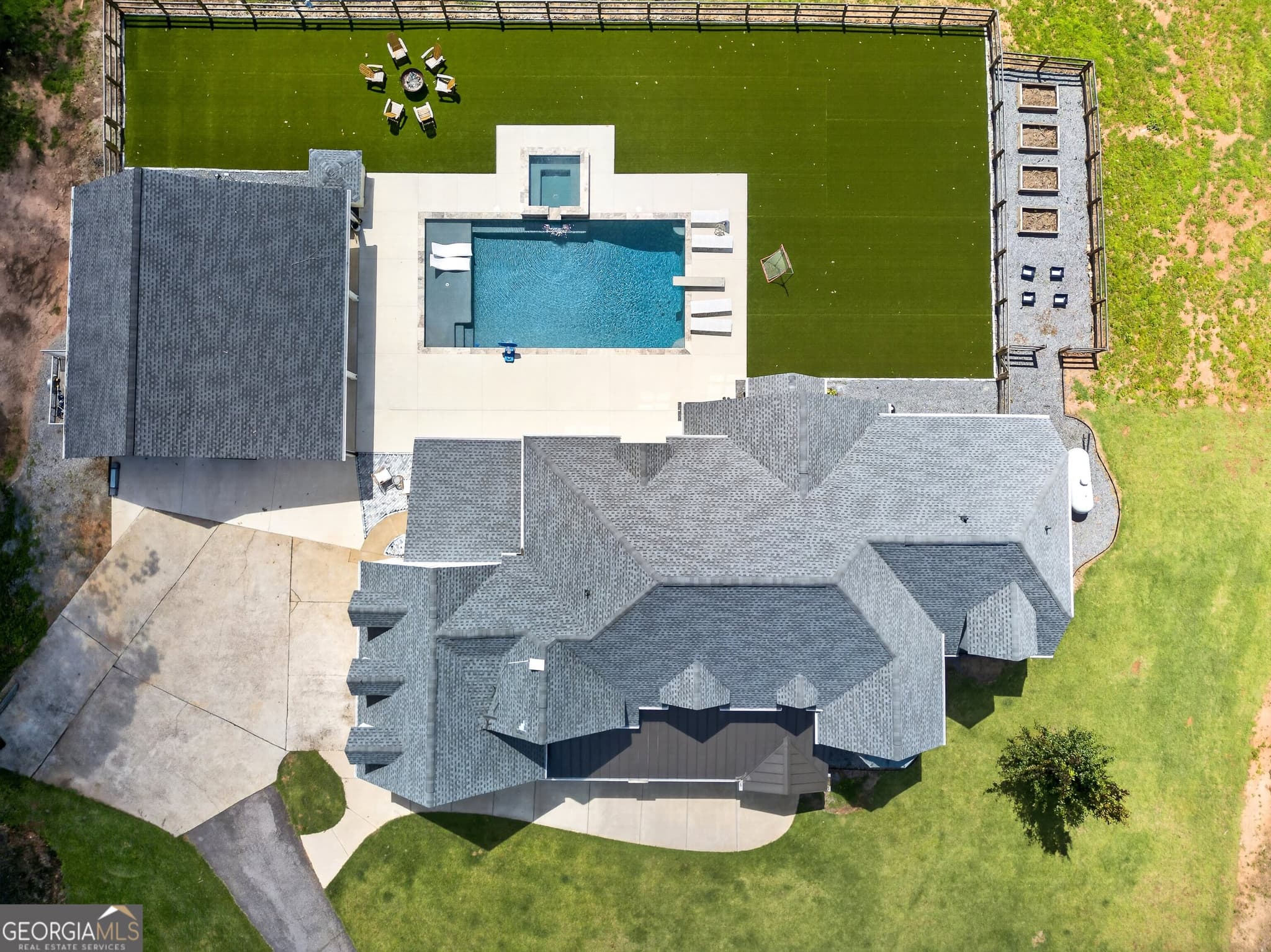 5 bedroom, 3.5 bathroom, 5,666 sq ft single family residence for sale at 583 Padgett Road, Senoia, GA 30276 — photo 4