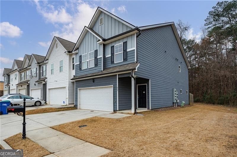 3 bedroom, 2.5 bathroom, 1,968 sq ft townhouse for sale at 3413 Endurance Court, Atlanta, GA 30349 — photo 3