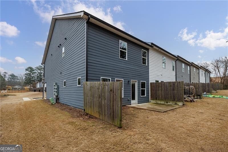 3 bedroom, 2.5 bathroom, 1,968 sq ft townhouse for sale at 3413 Endurance Court, Atlanta, GA 30349 — photo 4